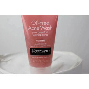 Neutrogena OIL-Free Acne Wash pink grapefruit foaming scrub